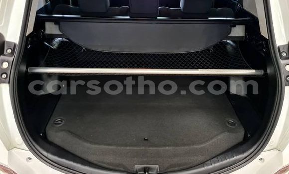 Sayi Na hannu Toyota RAV4 White Mota in Maseru a Maseru Sayi Na hannu Toyota RAV4 White Mota in Maseru a Maseru