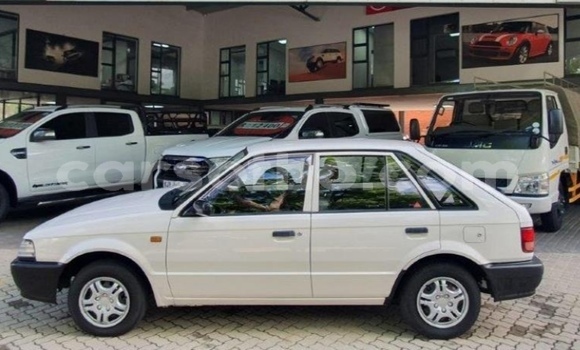 Sayi Na hannu Mazda 323 White Mota in Maseru a Maseru Sayi Na hannu Mazda 323 White Mota in Maseru a Maseru