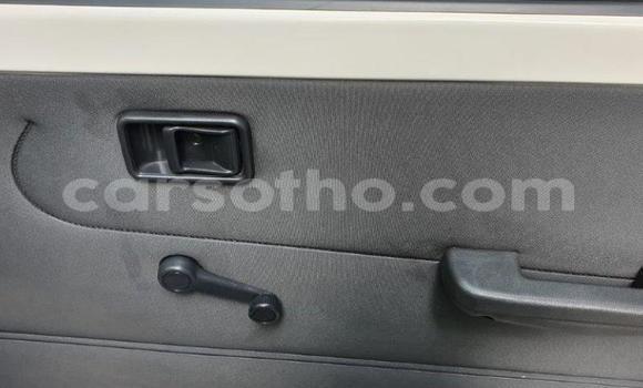 Sayi Na hannu Mazda 323 White Mota in Maseru a Maseru Sayi Na hannu Mazda 323 White Mota in Maseru a Maseru