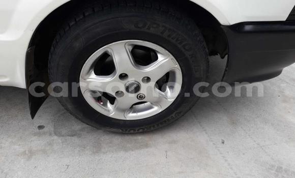 Sayi Na hannu Mazda 323 White Mota in Maseru a Maseru Sayi Na hannu Mazda 323 White Mota in Maseru a Maseru