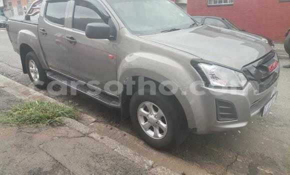 Acheter Occasion Voiture Isuzu KB Beige à Butha Buthe, Butha-Buthe Acheter Occasion Voiture Isuzu KB Beige à Butha Buthe, Butha-Buthe