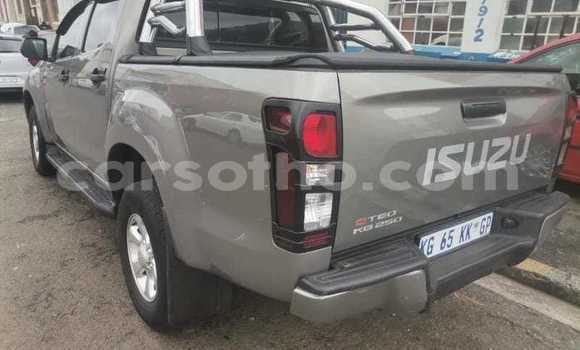 Acheter Occasion Voiture Isuzu KB Beige à Butha Buthe, Butha-Buthe Acheter Occasion Voiture Isuzu KB Beige à Butha Buthe, Butha-Buthe