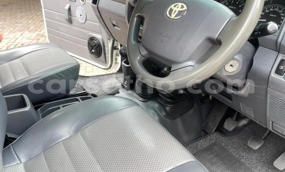 اشتري مستعمل Toyota Land Cruiser White سيارة في Maputsoe في Leribe اشتري مستعمل Toyota Land Cruiser White سيارة في Maputsoe في Leribe