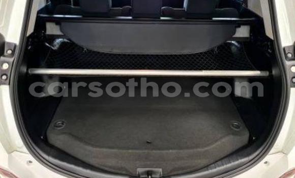 اشتري مستعمل Toyota RAV4 White سيارة في Maseru في Maseru اشتري مستعمل Toyota RAV4 White سيارة في Maseru في Maseru
