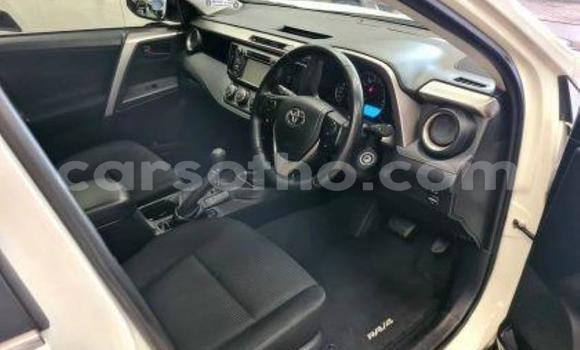 اشتري مستعمل Toyota RAV4 White سيارة في Maseru في Maseru اشتري مستعمل Toyota RAV4 White سيارة في Maseru في Maseru