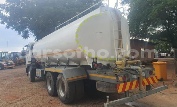 اشتري مستعمل Nissan UD White شاحنة في Maseru في Maseru اشتري مستعمل Nissan UD White شاحنة في Maseru في Maseru