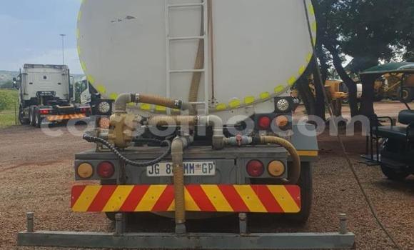 اشتري مستعمل Nissan UD White شاحنة في Maseru في Maseru اشتري مستعمل Nissan UD White شاحنة في Maseru في Maseru