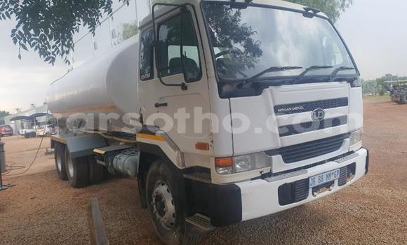 اشتري مستعمل Nissan UD White شاحنة في Maseru في Maseru اشتري مستعمل Nissan UD White شاحنة في Maseru في Maseru