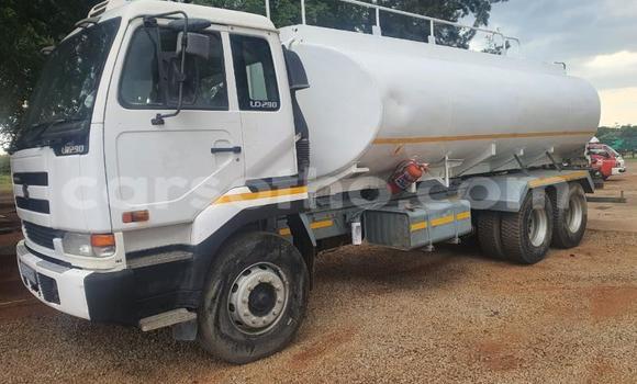 اشتري مستعمل Nissan UD White شاحنة في Maseru في Maseru اشتري مستعمل Nissan UD White شاحنة في Maseru في Maseru