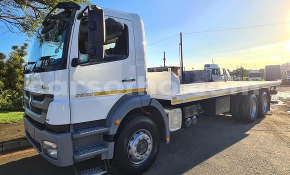 اشتري مستعمل Mercedes‒Benz Truck White شاحنة في Maseru في Maseru اشتري مستعمل Mercedes‒Benz Truck White شاحنة في Maseru في Maseru