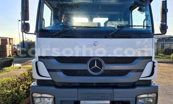 اشتري مستعمل Mercedes‒Benz Truck White شاحنة في Maseru في Maseru اشتري مستعمل Mercedes‒Benz Truck White شاحنة في Maseru في Maseru