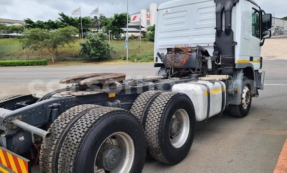 Sayi Na hannu Mercedes‒Benz Truck White Babbar mota in Maseru a Maseru Sayi Na hannu Mercedes‒Benz Truck White Babbar mota in Maseru a Maseru