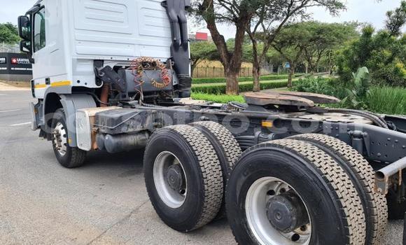 Sayi Na hannu Mercedes‒Benz Truck White Babbar mota in Maseru a Maseru Sayi Na hannu Mercedes‒Benz Truck White Babbar mota in Maseru a Maseru