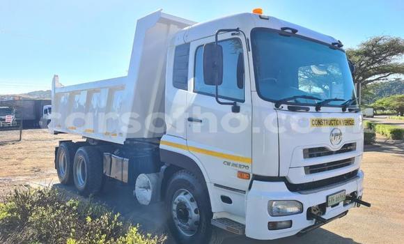 اشتري مستعمل Nissan UD White شاحنة في Maseru في Maseru