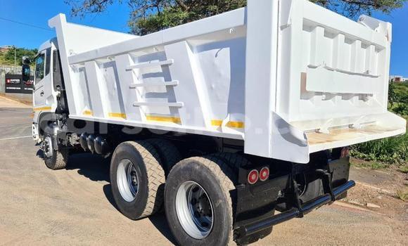 Acheter Occasion Utilitaire Nissan UD Blanc à Maseru, Maseru Acheter Occasion Utilitaire Nissan UD Blanc à Maseru, Maseru