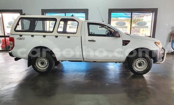 Sayi Na hannu Ford Ranger White Mota in Maseru a Maseru Sayi Na hannu Ford Ranger White Mota in Maseru a Maseru