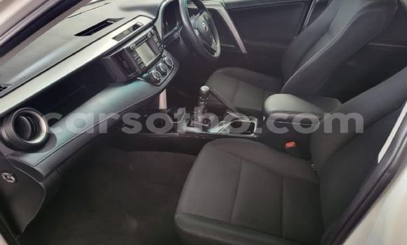 Acheter Occasion Voiture Toyota RAV4 Blanc à Maseru, Maseru Acheter Occasion Voiture Toyota RAV4 Blanc à Maseru, Maseru