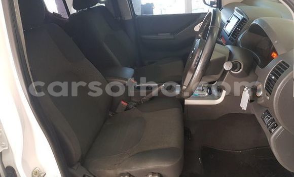 Sayi Na hannu Nissan Navara White Mota in Maseru a Maseru Sayi Na hannu Nissan Navara White Mota in Maseru a Maseru