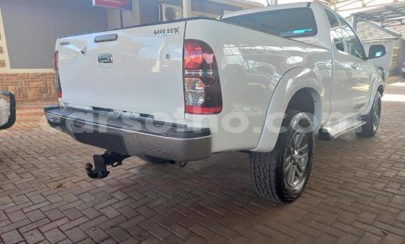 Buy Used Toyota Hilux White Car in Maseru in Maseru Buy Used Toyota Hilux White Car in Maseru in Maseru