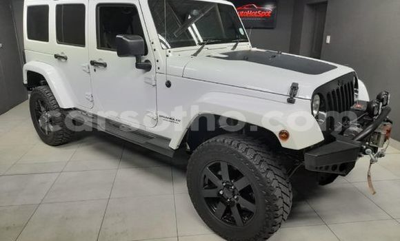 Sayi Na hannu Jeep Wrangler White Mota in Maseru a Maseru Sayi Na hannu Jeep Wrangler White Mota in Maseru a Maseru