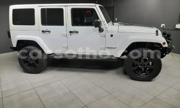 Sayi Na hannu Jeep Wrangler White Mota in Maseru a Maseru Sayi Na hannu Jeep Wrangler White Mota in Maseru a Maseru