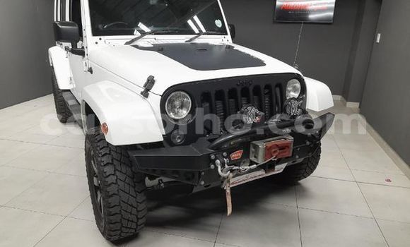 Sayi Na hannu Jeep Wrangler White Mota in Maseru a Maseru Sayi Na hannu Jeep Wrangler White Mota in Maseru a Maseru