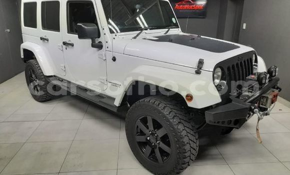 Sayi Na hannu Jeep Wrangler White Mota in Maseru a Maseru Sayi Na hannu Jeep Wrangler White Mota in Maseru a Maseru