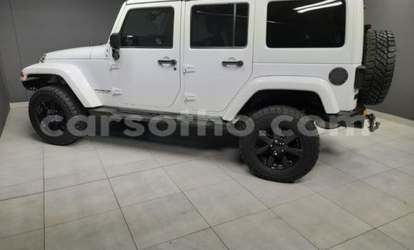 Sayi Na hannu Jeep Wrangler White Mota in Maseru a Maseru Sayi Na hannu Jeep Wrangler White Mota in Maseru a Maseru