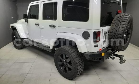 Sayi Na hannu Jeep Wrangler White Mota in Maseru a Maseru Sayi Na hannu Jeep Wrangler White Mota in Maseru a Maseru