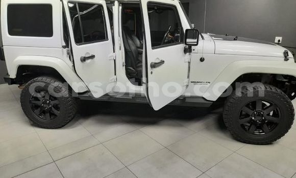 Sayi Na hannu Jeep Wrangler White Mota in Maseru a Maseru Sayi Na hannu Jeep Wrangler White Mota in Maseru a Maseru
