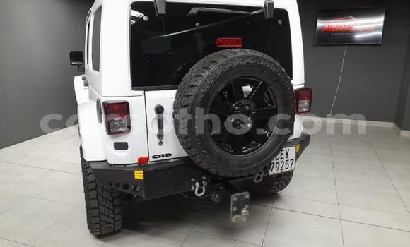 Sayi Na hannu Jeep Wrangler White Mota in Maseru a Maseru Sayi Na hannu Jeep Wrangler White Mota in Maseru a Maseru