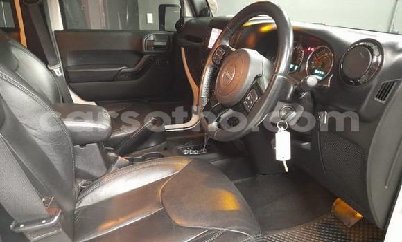 Sayi Na hannu Jeep Wrangler White Mota in Maseru a Maseru Sayi Na hannu Jeep Wrangler White Mota in Maseru a Maseru