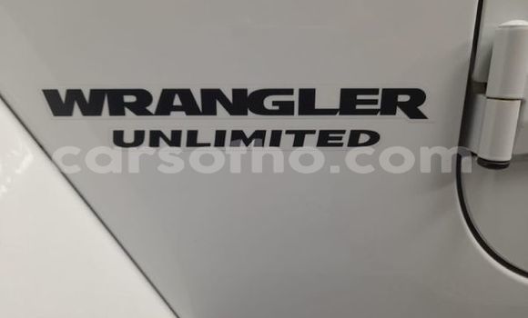 Sayi Na hannu Jeep Wrangler White Mota in Maseru a Maseru Sayi Na hannu Jeep Wrangler White Mota in Maseru a Maseru