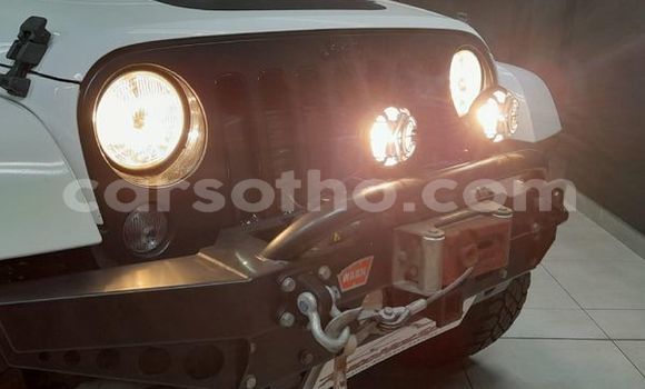 Sayi Na hannu Jeep Wrangler White Mota in Maseru a Maseru Sayi Na hannu Jeep Wrangler White Mota in Maseru a Maseru