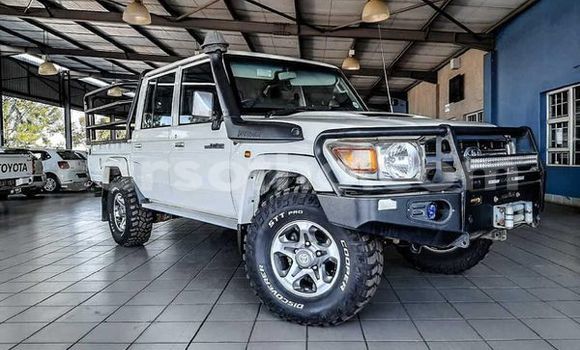 Sayi Na hannu Toyota Land Cruiser White Mota in Maseru a Maseru Sayi Na hannu Toyota Land Cruiser White Mota in Maseru a Maseru