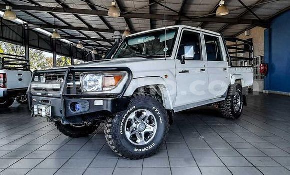 Sayi Na hannu Toyota Land Cruiser White Mota in Maseru a Maseru Sayi Na hannu Toyota Land Cruiser White Mota in Maseru a Maseru