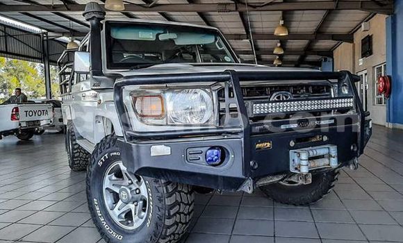 Sayi Na hannu Toyota Land Cruiser White Mota in Maseru a Maseru Sayi Na hannu Toyota Land Cruiser White Mota in Maseru a Maseru