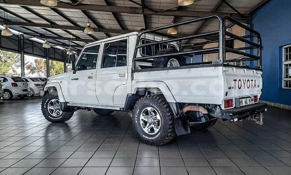 Sayi Na hannu Toyota Land Cruiser White Mota in Maseru a Maseru Sayi Na hannu Toyota Land Cruiser White Mota in Maseru a Maseru