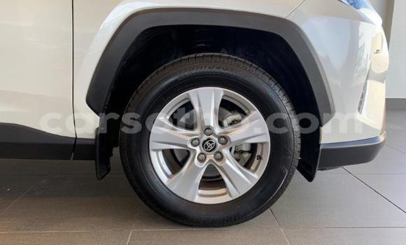Sayi Na hannu Toyota RAV4 White Mota in Maseru a Maseru Sayi Na hannu Toyota RAV4 White Mota in Maseru a Maseru