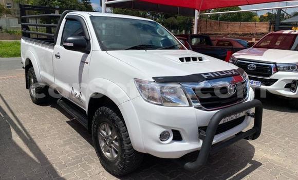 Sayi Na hannu Toyota Hilux White Mota in Maseru a Maseru Sayi Na hannu Toyota Hilux White Mota in Maseru a Maseru