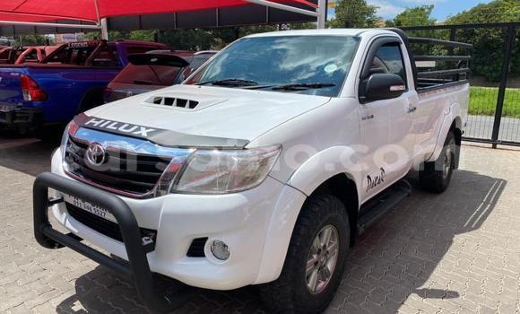 Sayi Na hannu Toyota Hilux White Mota in Maseru a Maseru Sayi Na hannu Toyota Hilux White Mota in Maseru a Maseru