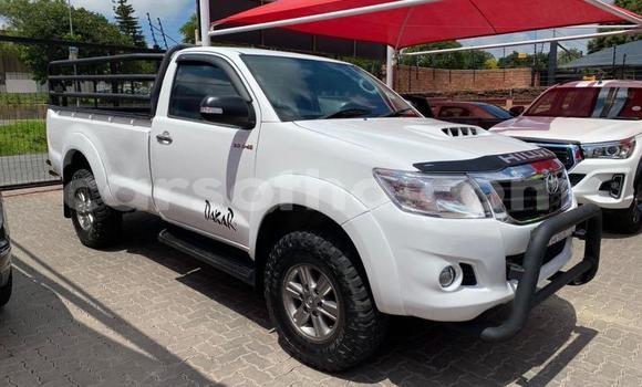 Sayi Na hannu Toyota Hilux White Mota in Maseru a Maseru Sayi Na hannu Toyota Hilux White Mota in Maseru a Maseru