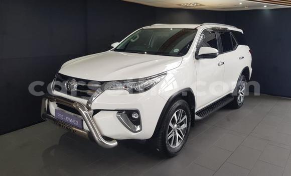 Acheter Occasion Voiture Toyota Fortuner Blanc à Maseru, Maseru Acheter Occasion Voiture Toyota Fortuner Blanc à Maseru, Maseru