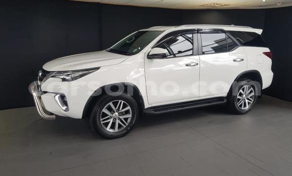 Acheter Occasion Voiture Toyota Fortuner Blanc à Maseru, Maseru Acheter Occasion Voiture Toyota Fortuner Blanc à Maseru, Maseru