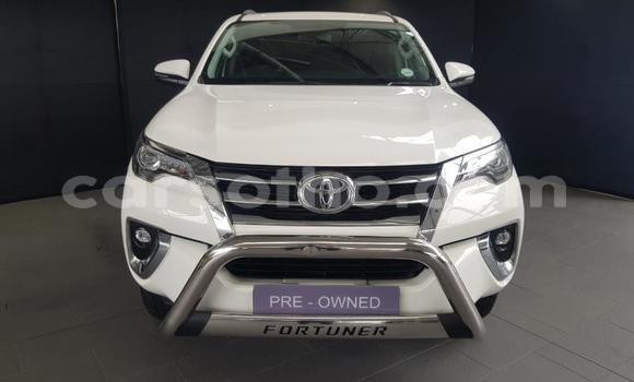Acheter Occasion Voiture Toyota Fortuner Blanc à Maseru, Maseru Acheter Occasion Voiture Toyota Fortuner Blanc à Maseru, Maseru