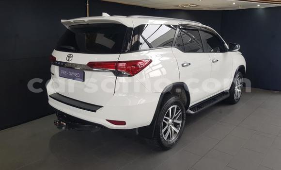 Acheter Occasion Voiture Toyota Fortuner Blanc à Maseru, Maseru Acheter Occasion Voiture Toyota Fortuner Blanc à Maseru, Maseru