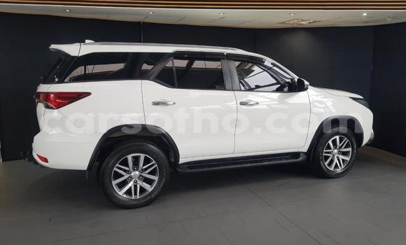 Acheter Occasion Voiture Toyota Fortuner Blanc à Maseru, Maseru Acheter Occasion Voiture Toyota Fortuner Blanc à Maseru, Maseru
