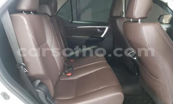 Acheter Occasion Voiture Toyota Fortuner Blanc à Maseru, Maseru Acheter Occasion Voiture Toyota Fortuner Blanc à Maseru, Maseru