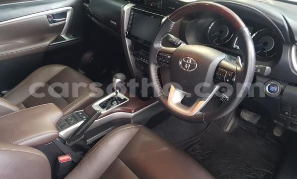 Acheter Occasion Voiture Toyota Fortuner Blanc à Maseru, Maseru Acheter Occasion Voiture Toyota Fortuner Blanc à Maseru, Maseru
