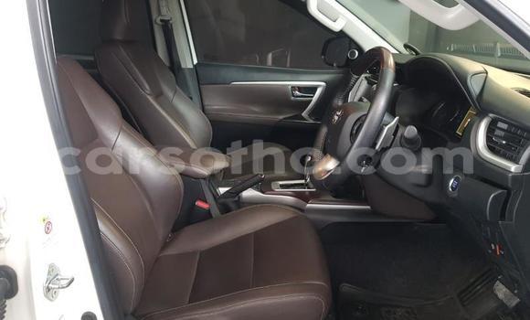 Acheter Occasion Voiture Toyota Fortuner Blanc à Maseru, Maseru Acheter Occasion Voiture Toyota Fortuner Blanc à Maseru, Maseru